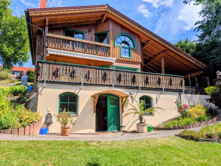Traumhaus „Tirolia“ – einzigartige, österreichische Baukunst trifft auf entspanntes Wohnen nahe Dresden!, 01705 Freital, Einfamilienhaus